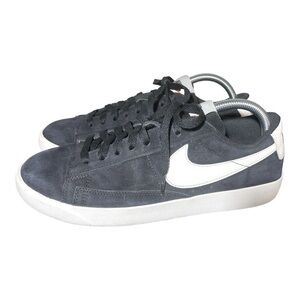 Size 10 - Nike Court Legacy low Suede
Black White